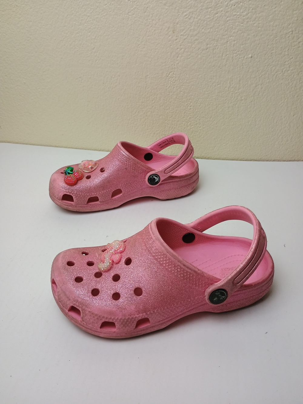 CROCS Classic Glitter C13 Little Girl Pink Glitter Clogs with Charm Jibbitz